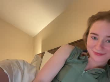 Molls_Xx Chaturbate stream image from June 15, 2025
