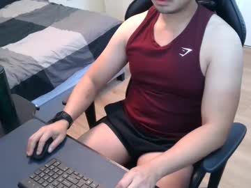 Charliekkw Chaturbate stream image from June 15, 2025