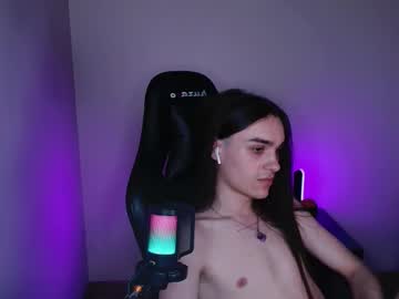Longhairbott Chaturbate stream image from June 15, 2025