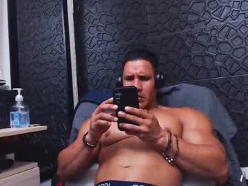 Viktorherrera Chaturbate stream image from June 15, 2025