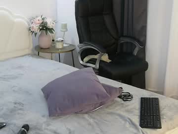 Shayblonde Chaturbate stream image from June 15, 2025