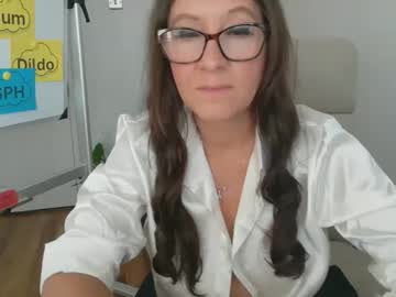 Millywantstoplay Chaturbate stream image from June 16, 2025