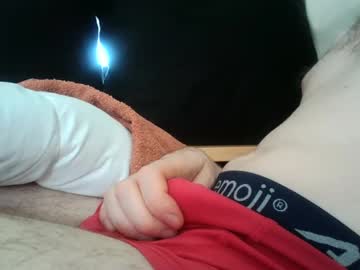 Flow2105 Chaturbate stream image from June 16, 2025