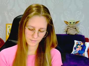 Roxie_Shy Chaturbate stream image from June 16, 2025