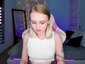 Justinahelen Chaturbate stream image from June 16, 2025