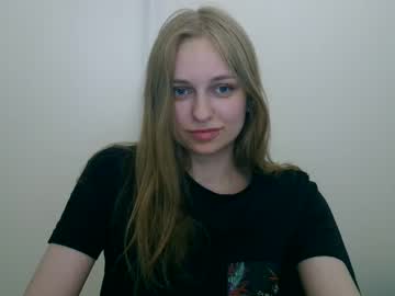 Dollybooom Chaturbate stream image from June 16, 2025