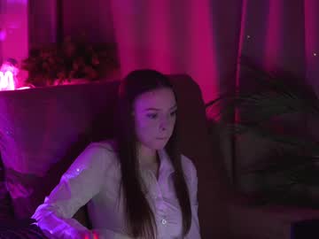 Roxynoirr Chaturbate stream image from June 17, 2025