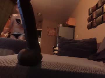 Lilpapi2 Chaturbate stream image from June 17, 2025