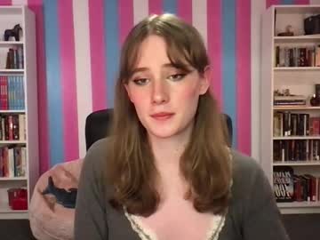 Eviecam Chaturbate stream image from June 17, 2025