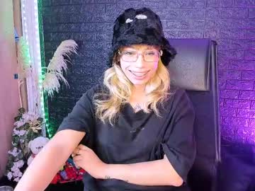 Silverfairyx Chaturbate stream image from June 17, 2025
