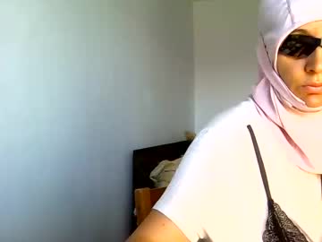 Herminabrunette Chaturbate stream image from June 17, 2025
