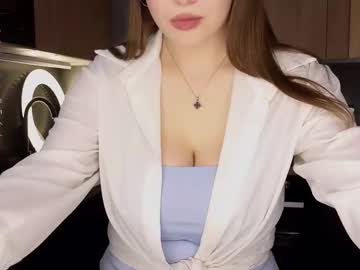 Kristigroune Chaturbate stream image from June 17, 2025