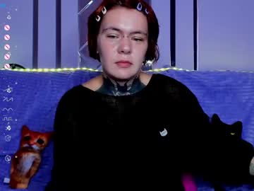 Moony_Owl Chaturbate stream image from June 17, 2025