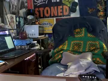 Dadddyyycloudy Chaturbate stream image from June 17, 2025