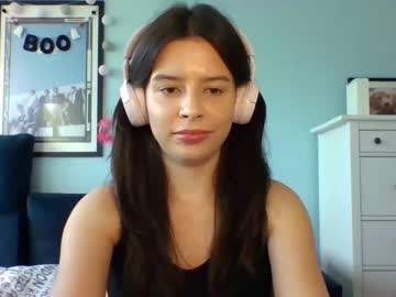 Laricenature Chaturbate stream image from June 17, 2025