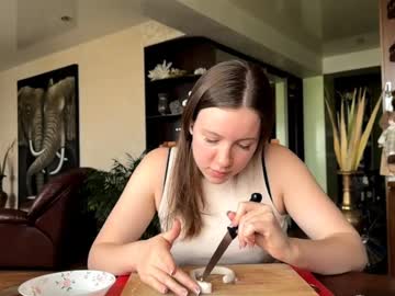 Meganesten Chaturbate stream image from June 17, 2025