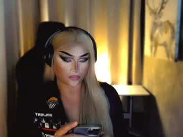 Queenarthalia Chaturbate stream image from June 17, 2025