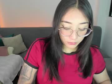 Hottbee1 Chaturbate stream image from June 17, 2025