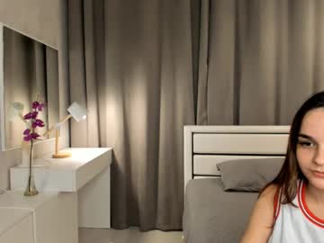 Julianabritt Chaturbate stream image from June 17, 2025