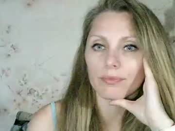 Roxyfox18x Chaturbate stream image from June 17, 2025