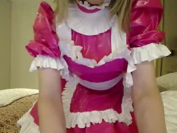 Sissyjennymaid Chaturbate stream image from June 17, 2025