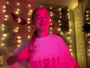 Vickyslove Chaturbate stream image from June 17, 2025