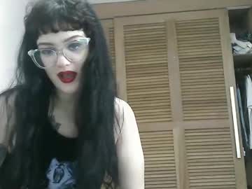 Lilyswear Chaturbate stream image from June 17, 2025