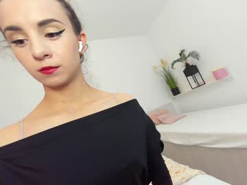 Ehotlovea Chaturbate stream image from June 18, 2025