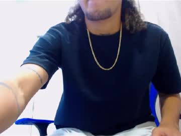 Maicolhugecock Chaturbate stream image from June 18, 2025