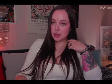 Varvaraola Chaturbate stream image from June 18, 2025