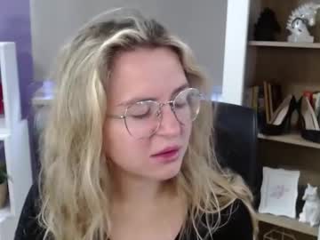 Blackrosezoey Chaturbate stream image from June 18, 2025