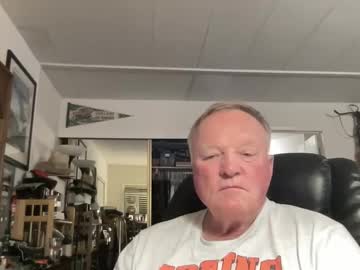 Cookoosnest Chaturbate stream image from June 18, 2025