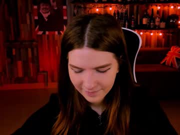Aliceinredsquare Chaturbate stream image from June 18, 2025
