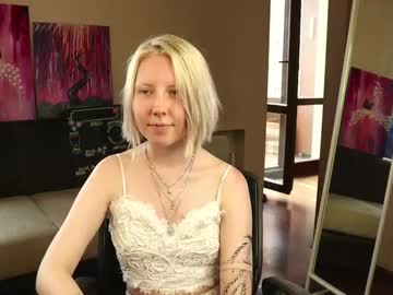 Fancybadder Chaturbate stream image from June 18, 2025