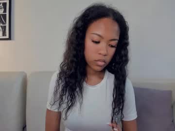 Hildahathorne Chaturbate stream image from June 18, 2025