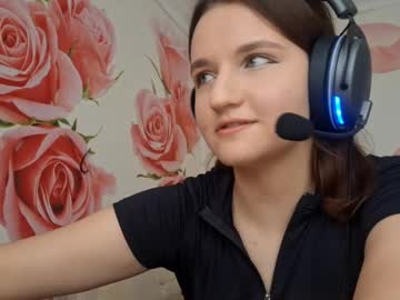 Aislyfootman Chaturbate stream image from June 18, 2025