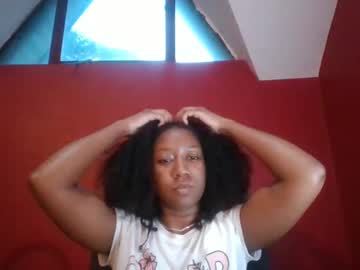 Xxuniskellyxx Chaturbate stream image from June 18, 2025