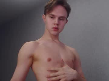 Angelraaay Chaturbate stream image from June 18, 2025