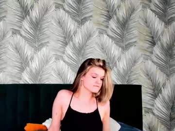Kati_Li Chaturbate stream image from June 18, 2025