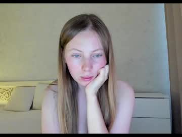 Tixxxy Chaturbate stream image from June 18, 2025