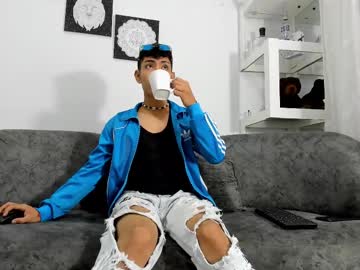 Logantwink18 Chaturbate stream image from June 18, 2025