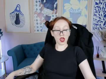 Reynhilld Chaturbate stream image from June 18, 2025