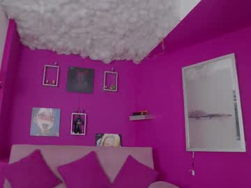 Channell_Whitee Chaturbate stream image from June 18, 2025