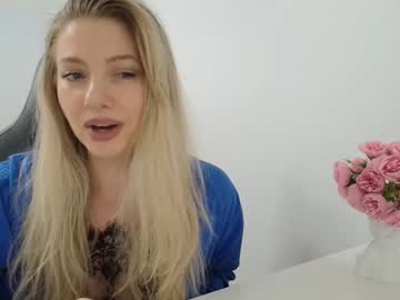 Amelieleclair Chaturbate stream image from June 18, 2025
