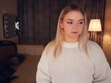 Emelianae Chaturbate stream image from June 18, 2025