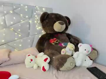 Charlotteclose Chaturbate stream image from June 18, 2025