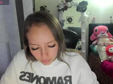 Sexyblondiey Chaturbate stream image from June 18, 2025