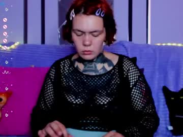 Moony_Owl Chaturbate stream image from June 19, 2025