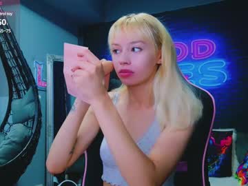Alessiacroft Chaturbate stream image from June 19, 2025
