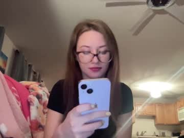 Paisleysnowxo Chaturbate stream image from June 19, 2025